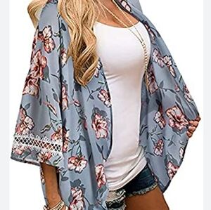 Women's chiffon floral print Kimona Beach 🏖️ cover up. NWOT. Size Medium